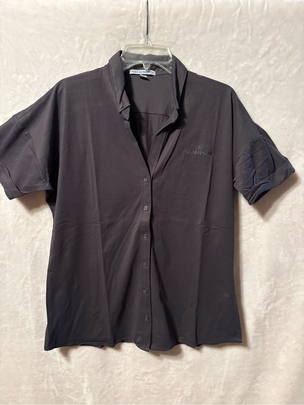 Port Authority Women’s Short-Sleeve Button-Down Shirt in Charcoal gray